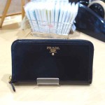 プラダ財布