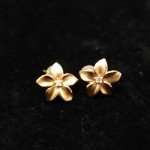 花ピアス