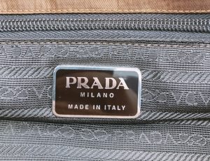プラダ Prada の偽物徹底解剖 こんな商品に気をつけて エブリデイゴールドラッシュコンシェルジュブログ