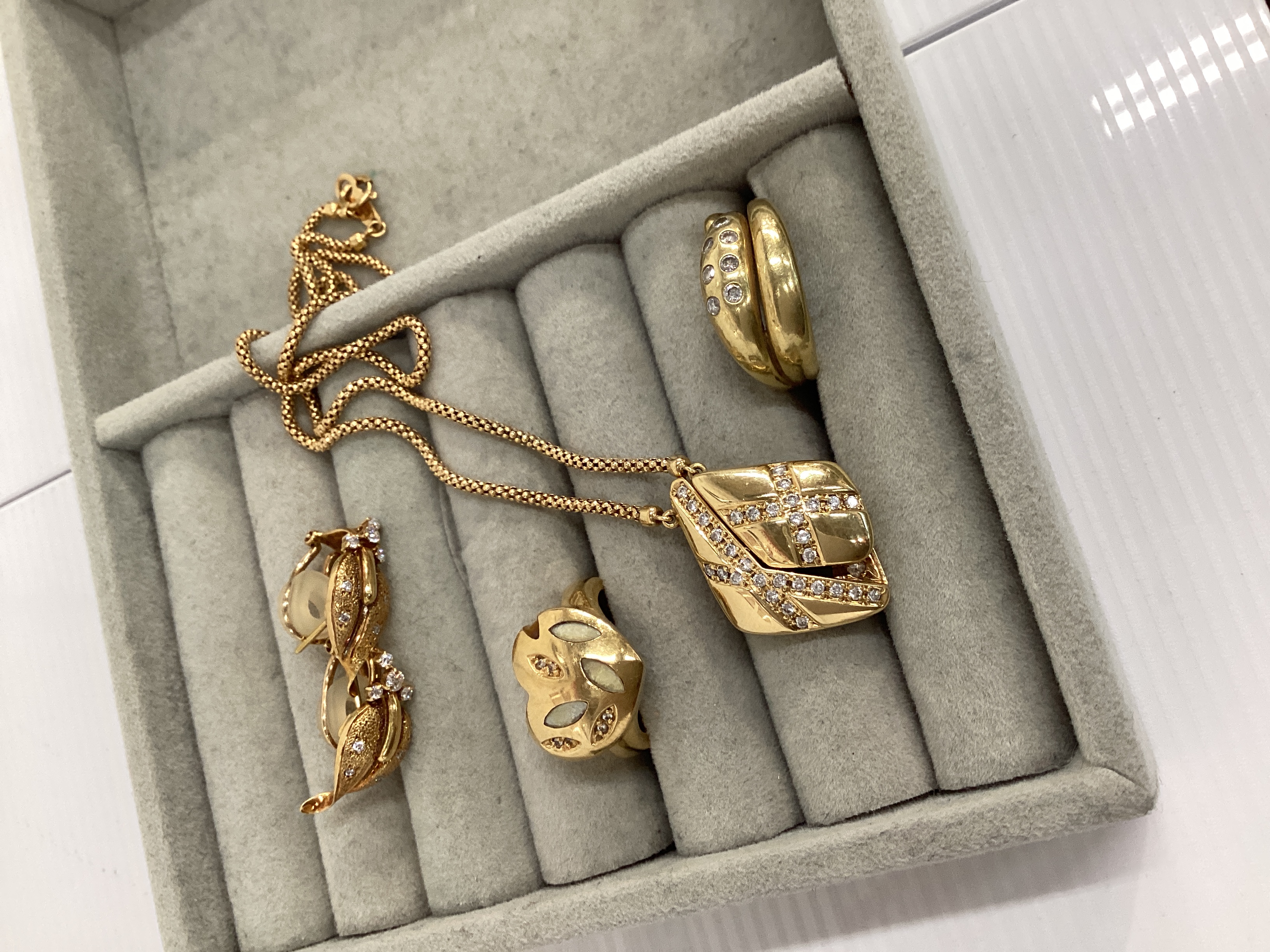 ゴールド ジュエリーセット 複数点 整理品 金製不明 エブリデイゴールドラッシュGR イオンせんげん台店 ダイヤジュエリーを