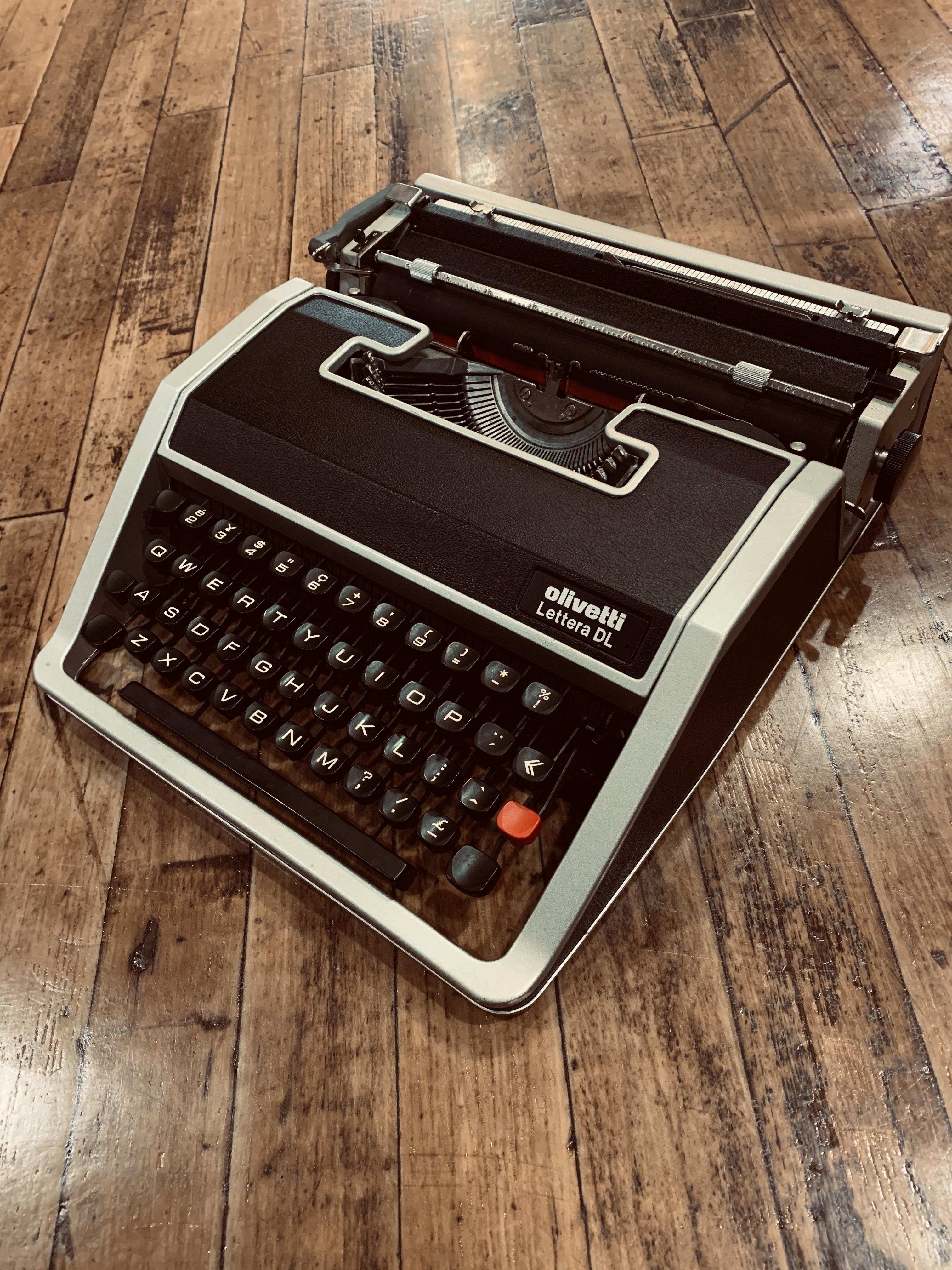 タイプライター 150年以上の歴史を持つ文書を作成 記録する機械 エブリデイゴールドラッシュコンシェルジュブログ